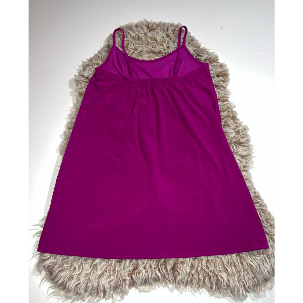 Gap fit women’s athletic dress with built in shorts - Picture 11 of 11
